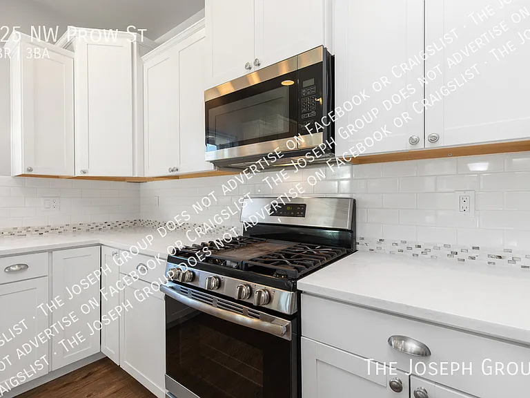 625 NW Prow St — Photo 10