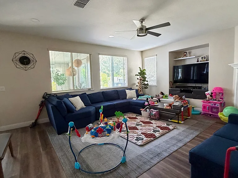 261 Menard Cir — Photo 3