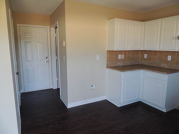 4th image of 917 Crowders Woods Dr