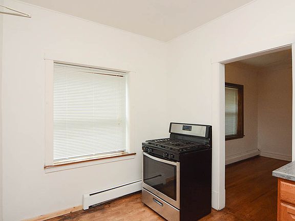 5th image of 2835 W Byron St #1W