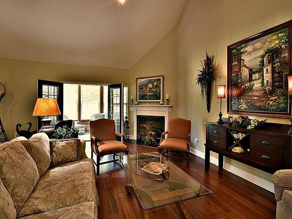 5th image of 777 Meadow Walk Ln