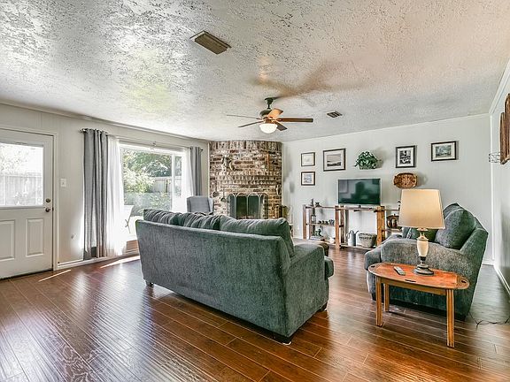 3rd image of 3231 Cherry Creek Dr