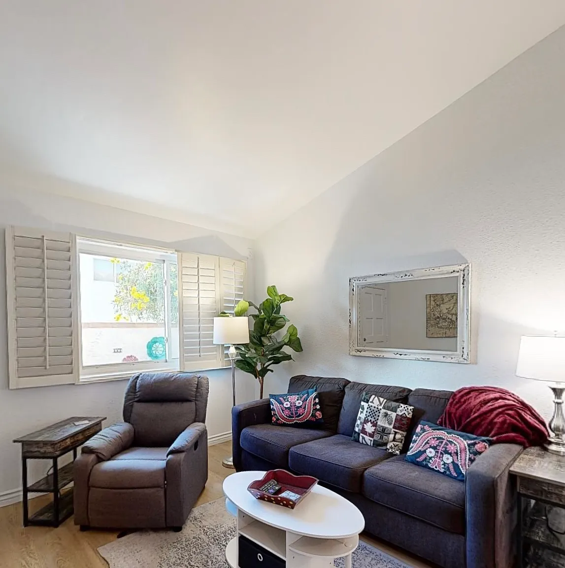 1909 E Orange Dr — Photo 3