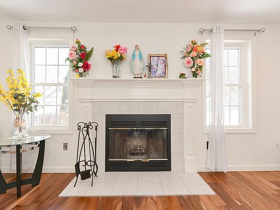 3rd image of 50 Sophia Dr