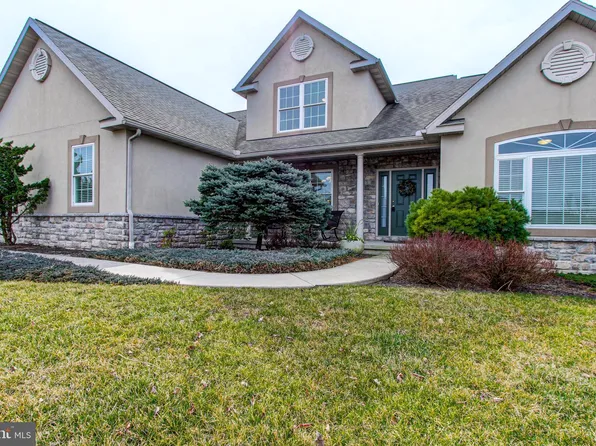 302 Pleasant View Dr, Douglassville, PA 19518