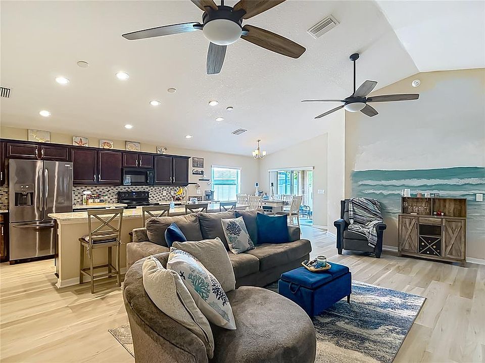 Arry♡ 6812 Gideon Cir, Zephyrhills, FL 33541 | MLS #OM702650 | Zillow