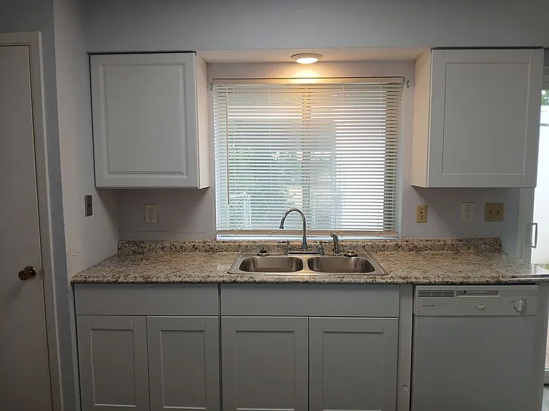 12109 Bishop Dr — Photo 18