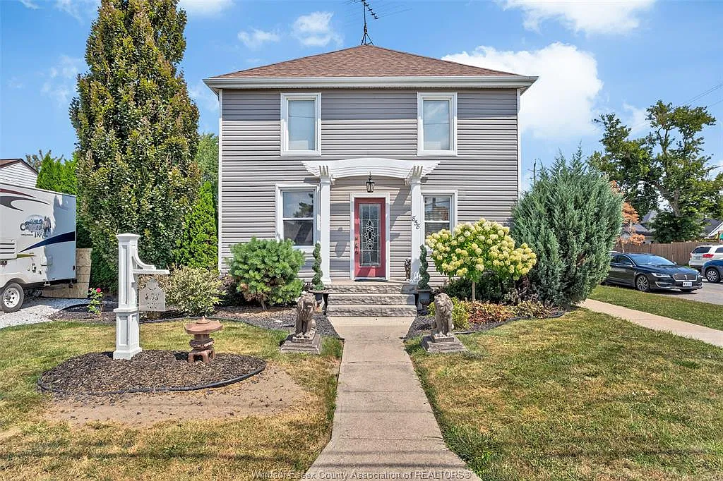 3 bed, $2,690 — Photo 1