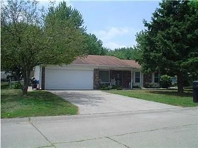921 Burr Oak Dr photo 1