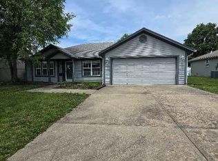 1208 Aspen Dr, Greenwood, MO 64034