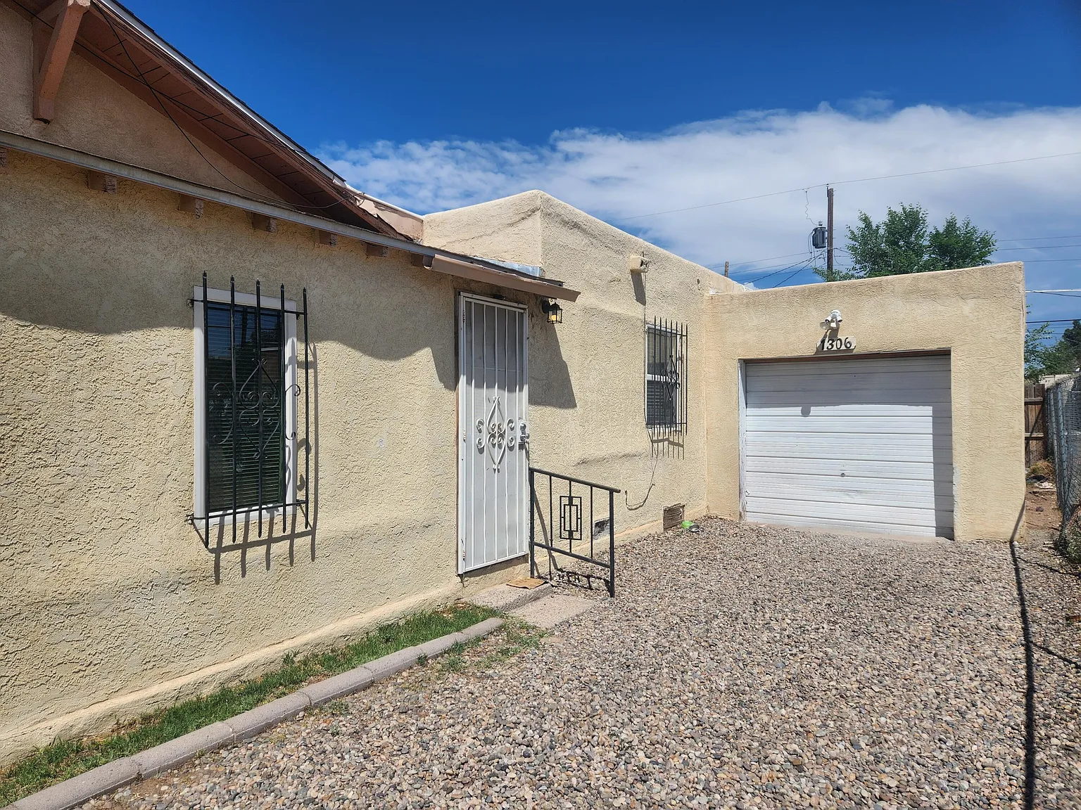 2 bed, 1.0 bath, 900 sqft, $1,500 — Photo 1