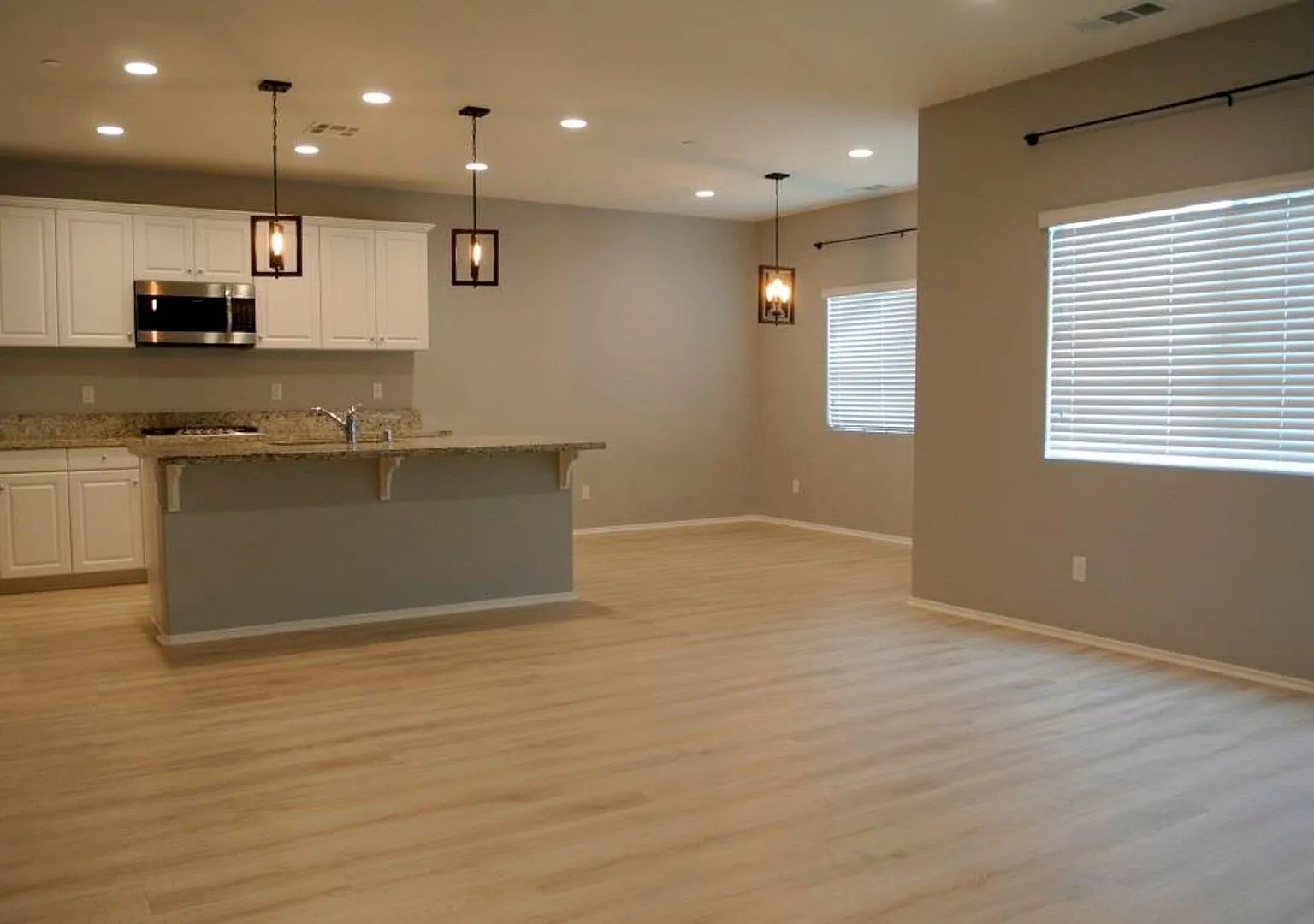 3Bed/2.5Bath Home in Horse Creek Ridge Community~ Campolina — Photo 2