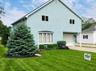 142 N Sycamore St, Saint Henry, OH 45883