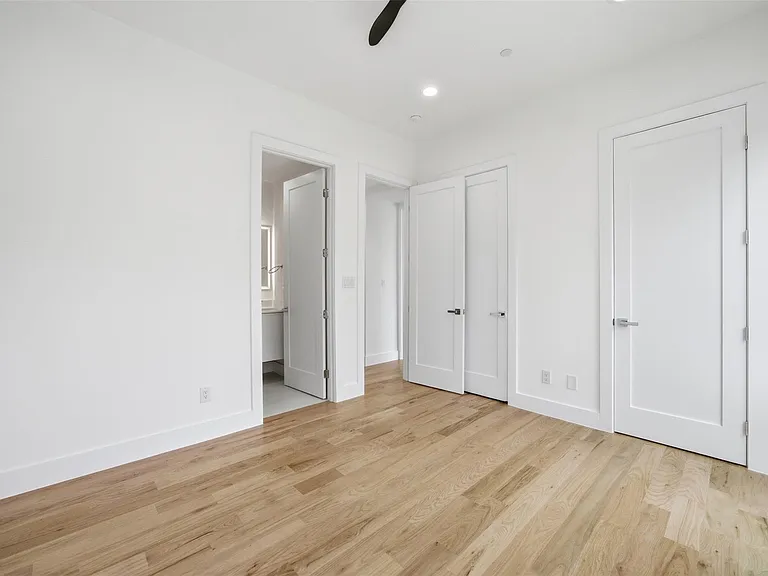 4605 Belmont Ave #A2 — Photo 32