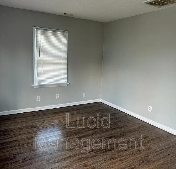3601 Parthenia Ave — Photo 2