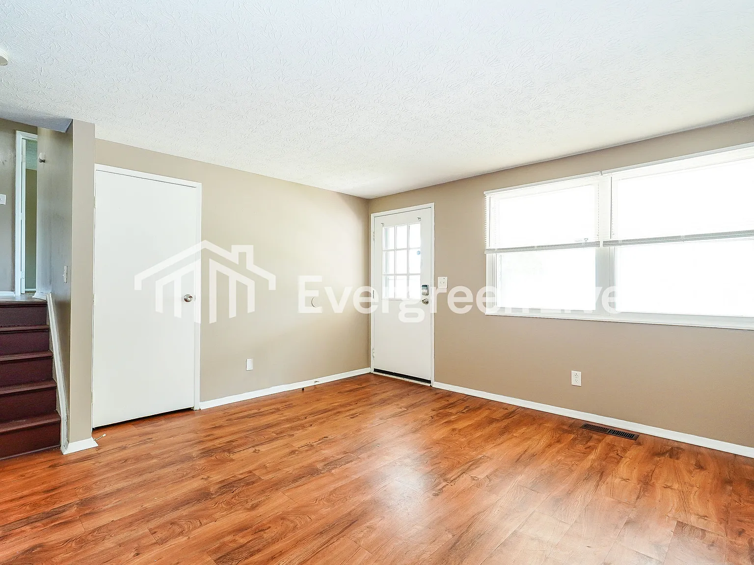 3 bed, 1.5 bath, 1444 sqft, $1,695 — Photo 3