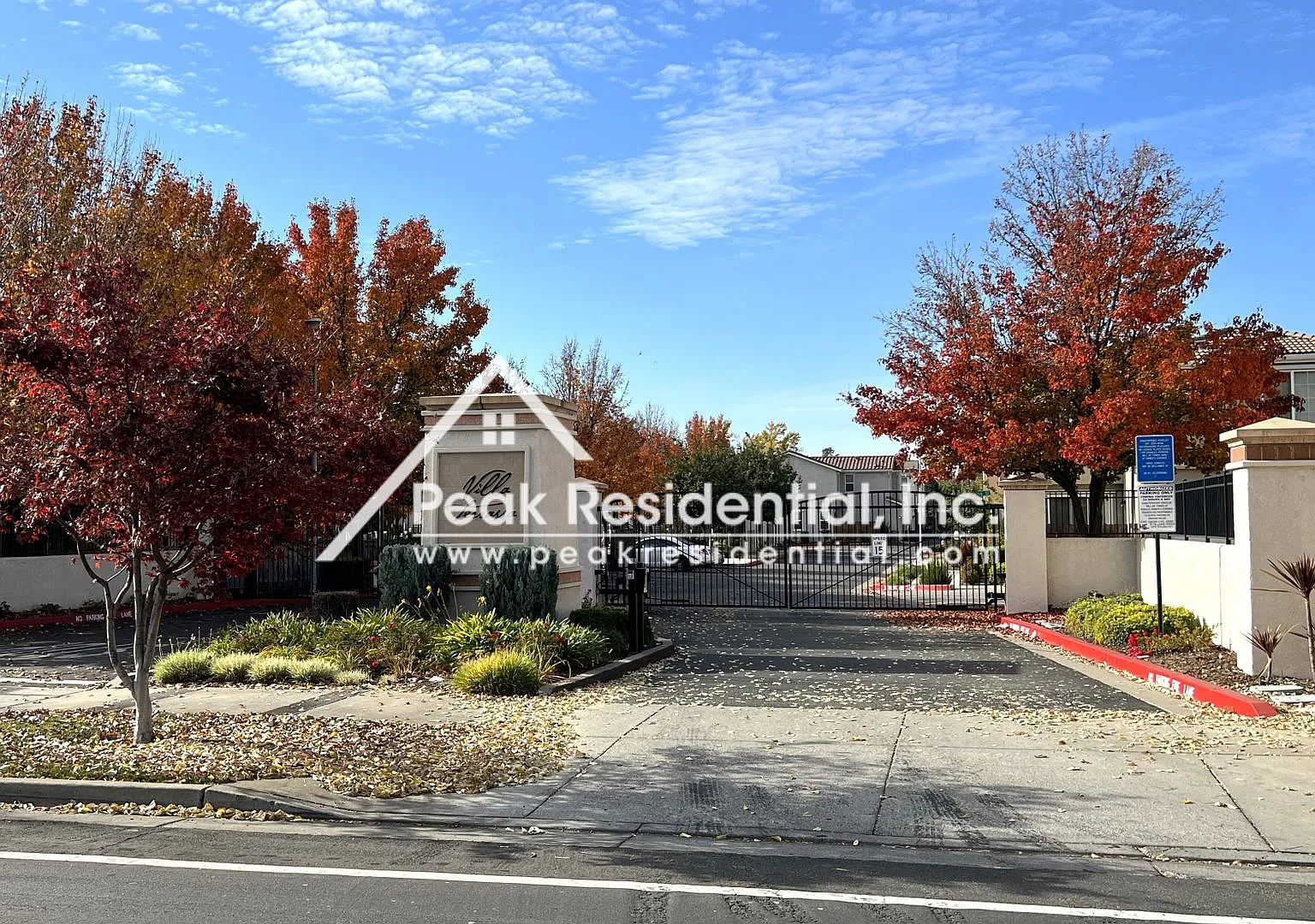 Spacious Villa Terrazza 3bd/2.5ba Home with 2 Car Garage — Photo 1