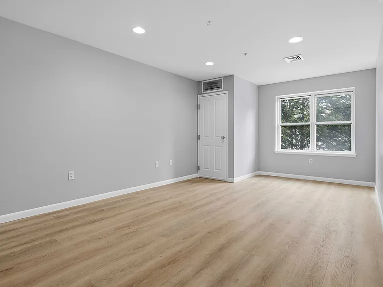 30 Franklin St #116 — Photo 16