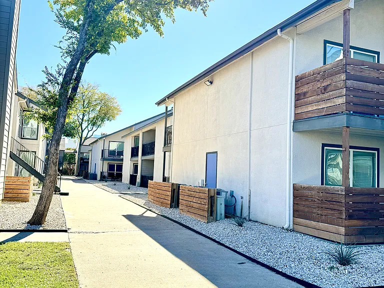 Suncrest — Photo 13