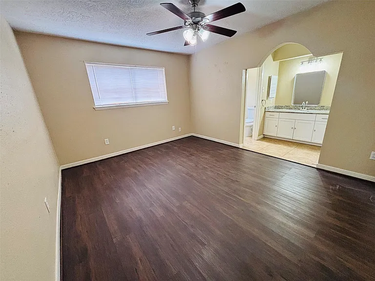 22219 Acorn Valley Dr — Photo 10