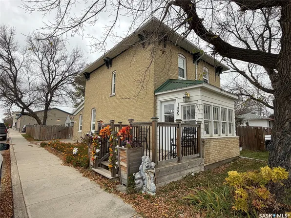 120 1st Street E, Carnduff, SK S0C 0S0