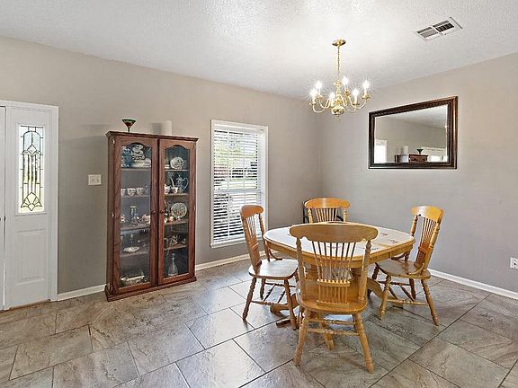3rd image of 639 Donna Dr