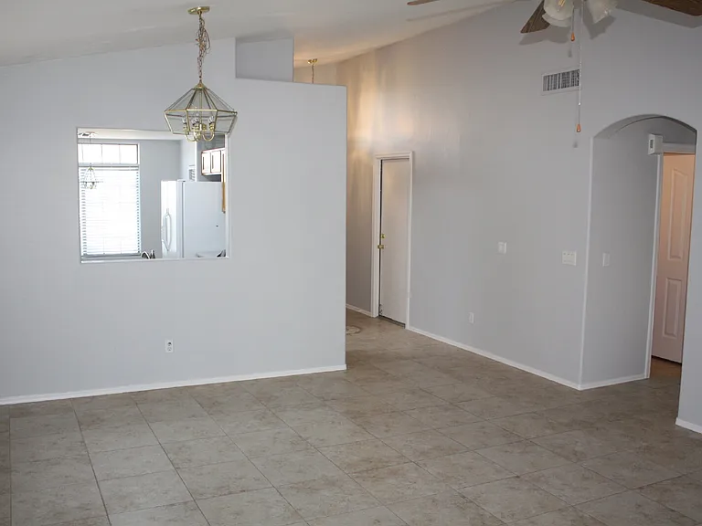 13232 W Desert Ln — Photo 6