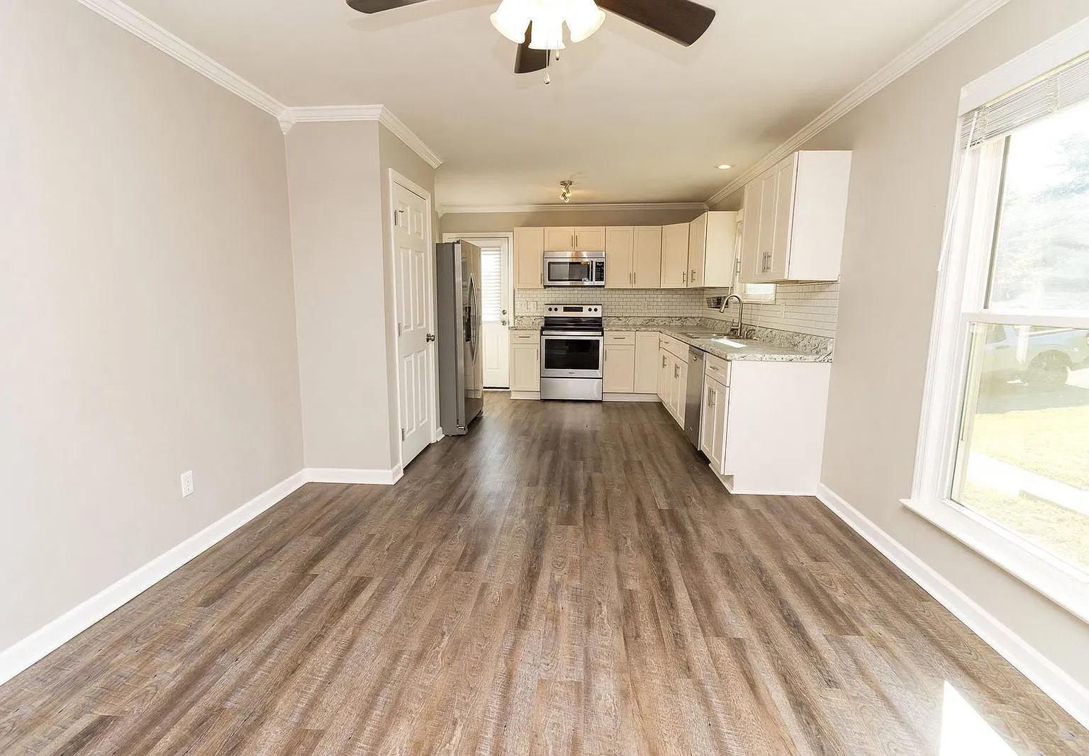 3 bed, 3.0 bath, 1620 sqft, $1,950 — Photo 4