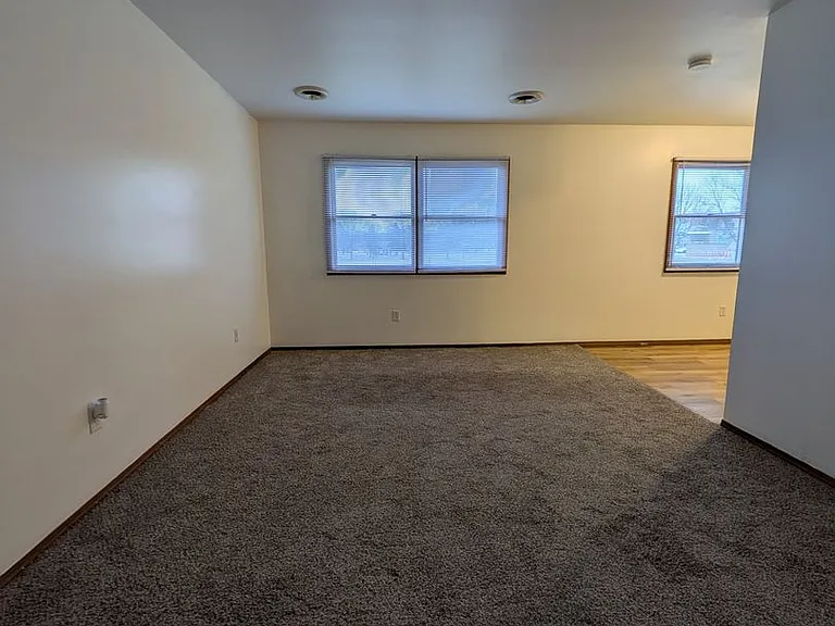 638 N Elmer St — Photo 5