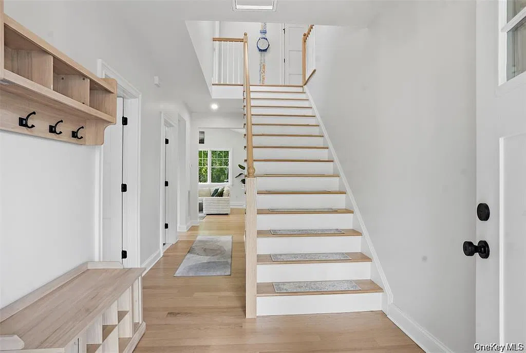 4 bed, 3.0 bath, 2318 sqft, $7,900 — Photo 4