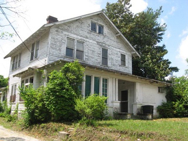 1st image of 1074 Whitman St