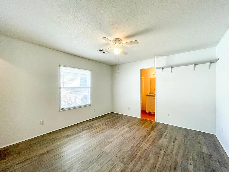 5816 SW Archer Rd #33 — Photo 6
