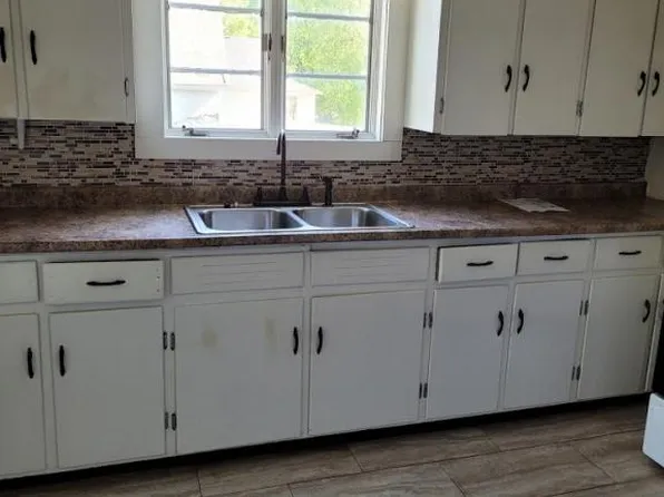 132 Prospect St, Newark, NY 14513