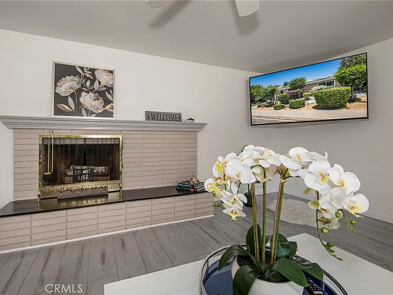 25050 Lawton Ave — Photo 6