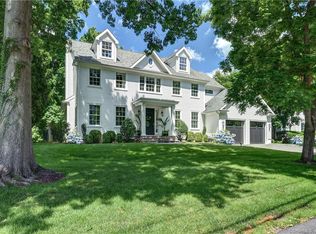 8 Dorchester Ln, Riverside, CT 06878