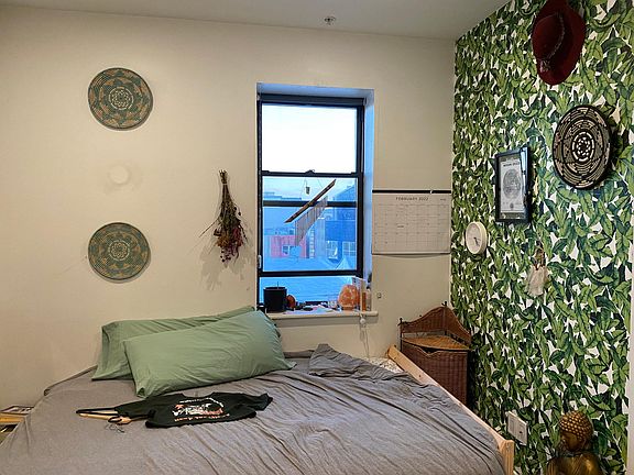 2nd image of 1169 N Hope St
