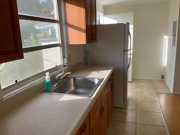 kitchen sink, refrigerator