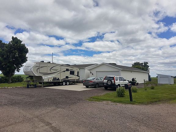 3rd image of 46899 Linkota Ct