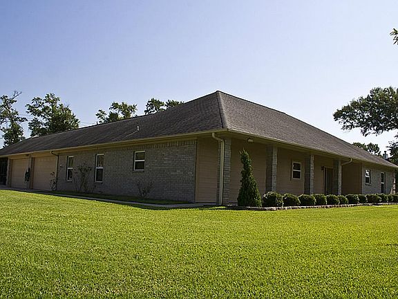 2nd image of 1703 Magnolia Bnd