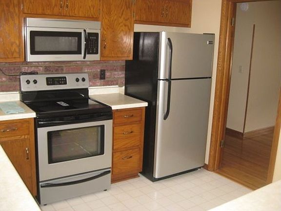 3rd image of 156 Redwood Dr