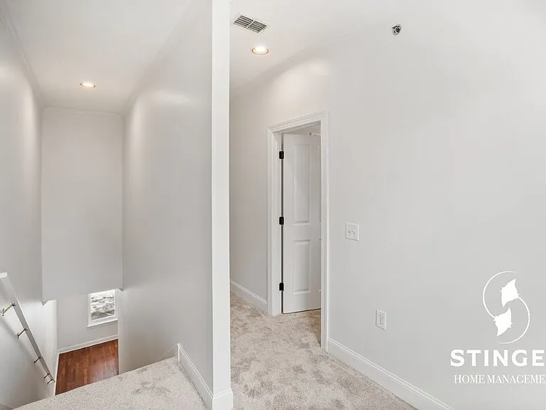 828B E Paris Ave — Photo 15