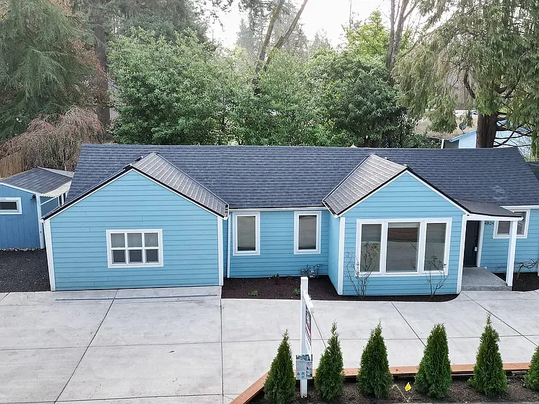 4824 SW Shattuck Rd — Photo 1