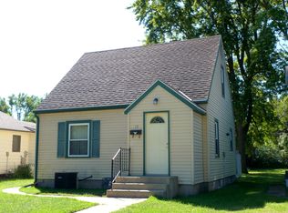 13 10th St, Windom, MN 56101