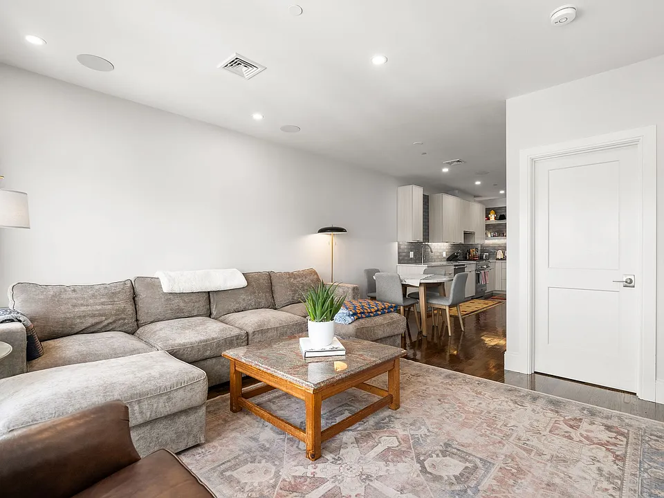 582 E Broadway #4