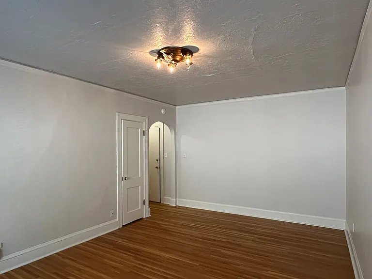 635 NE Randall Ave — Photo 9