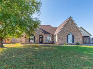 665 Winchester Dr, Bridge City, TX 77611