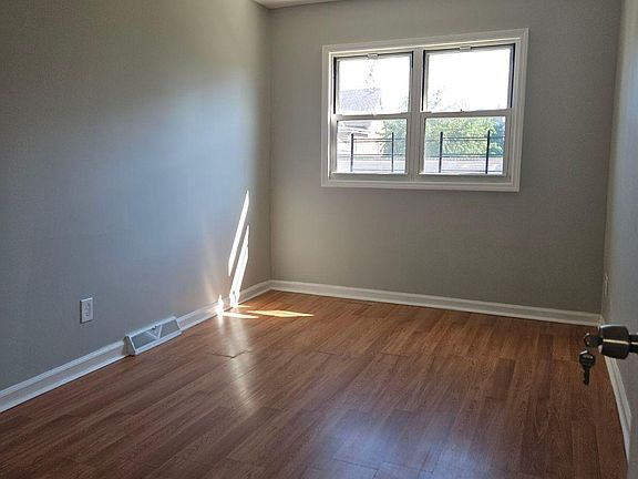 3rd image of 2952 Laconia Ave Floor 2