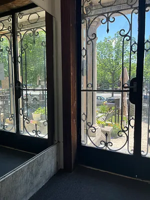 Rented by SERHANT. | media 28