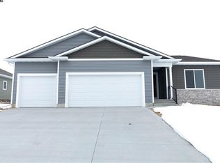 403 Lacy Cir, Mitchellville, IA 50169