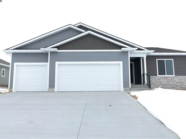 403 Lacy Cir, Mitchellville, IA 50169